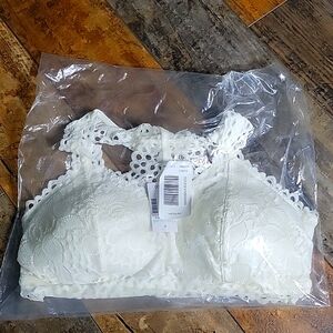 Maurices NWT Vintage Lace Racerback Bralette M White
